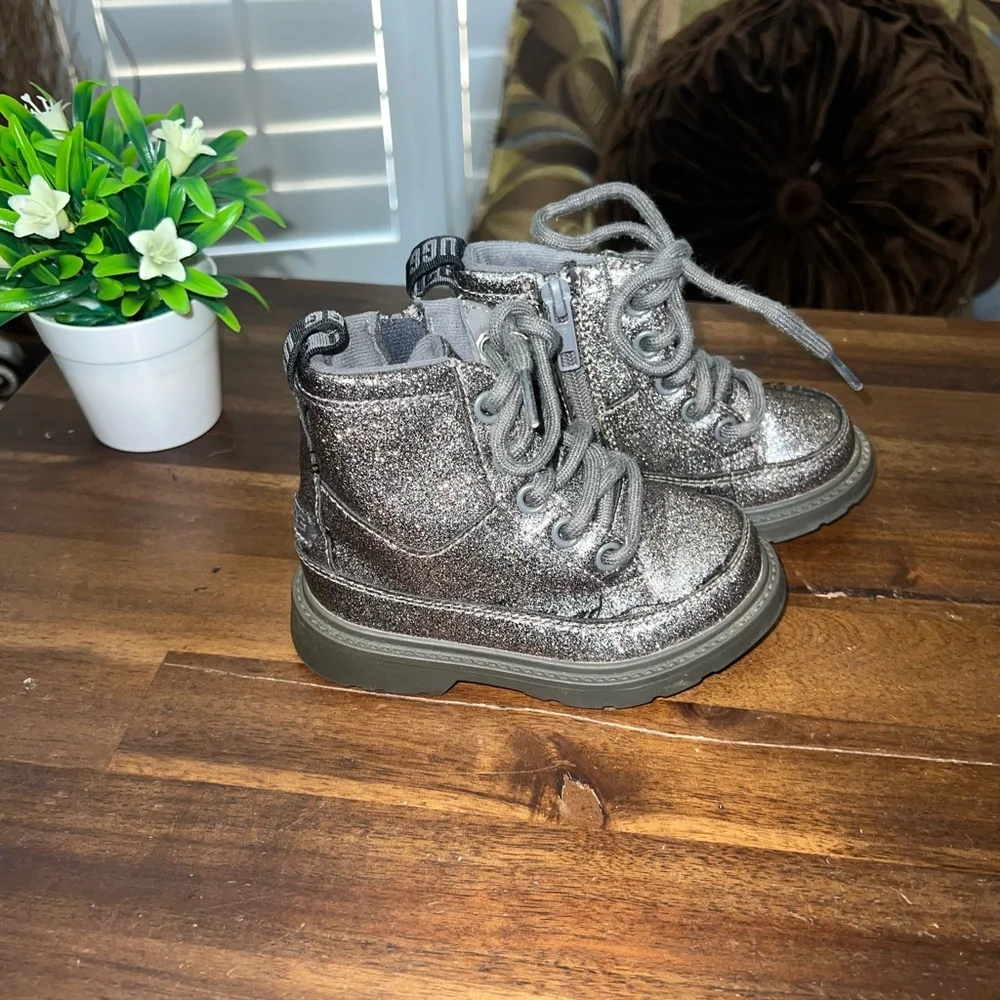 UGG robley glitter